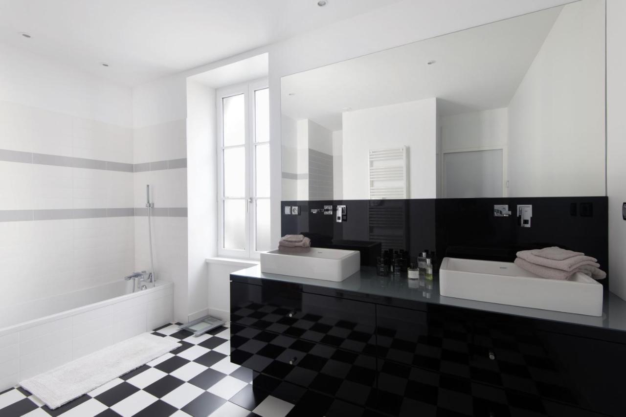 Maison Le Clos Neraud Avec Piscine Et Spa 圣马丹德雷 外观 照片