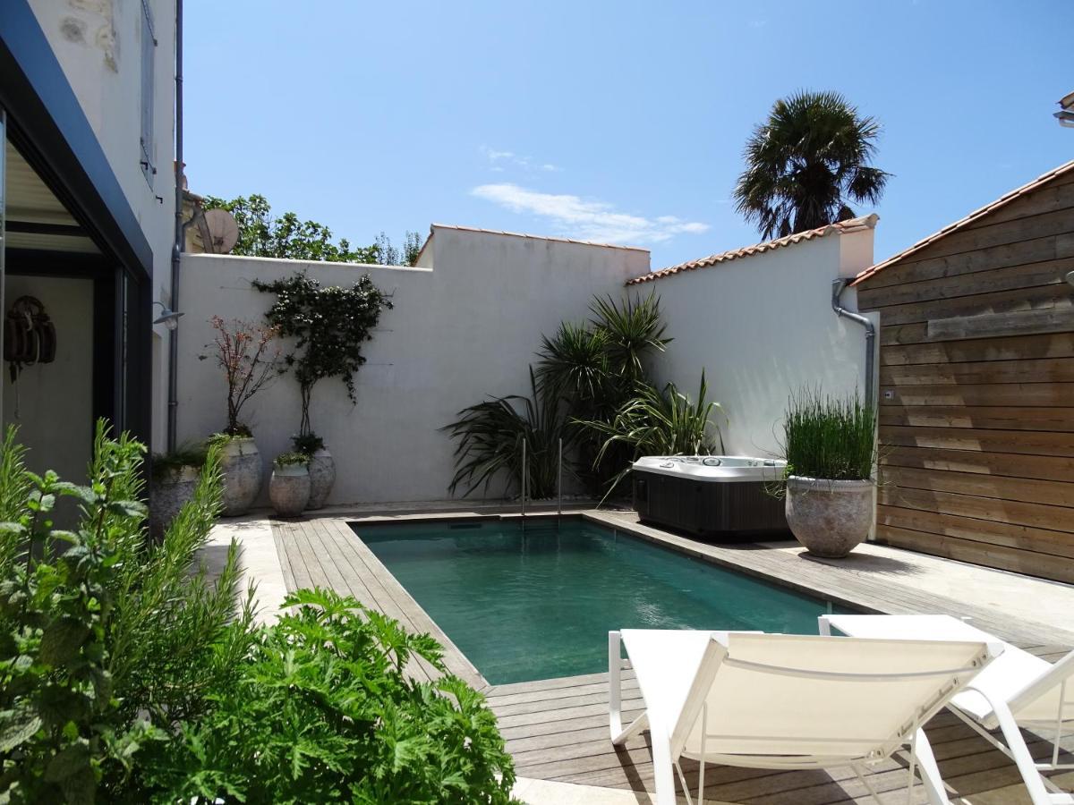 Maison Le Clos Neraud Avec Piscine Et Spa 圣马丹德雷 外观 照片