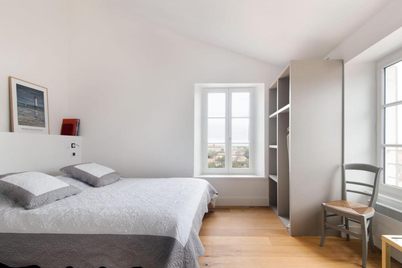 Maison Le Clos Neraud Avec Piscine Et Spa 圣马丹德雷 外观 照片