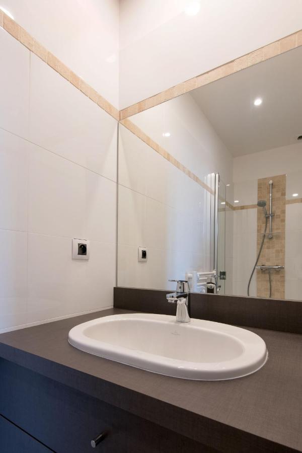 Maison Le Clos Neraud Avec Piscine Et Spa 圣马丹德雷 外观 照片
